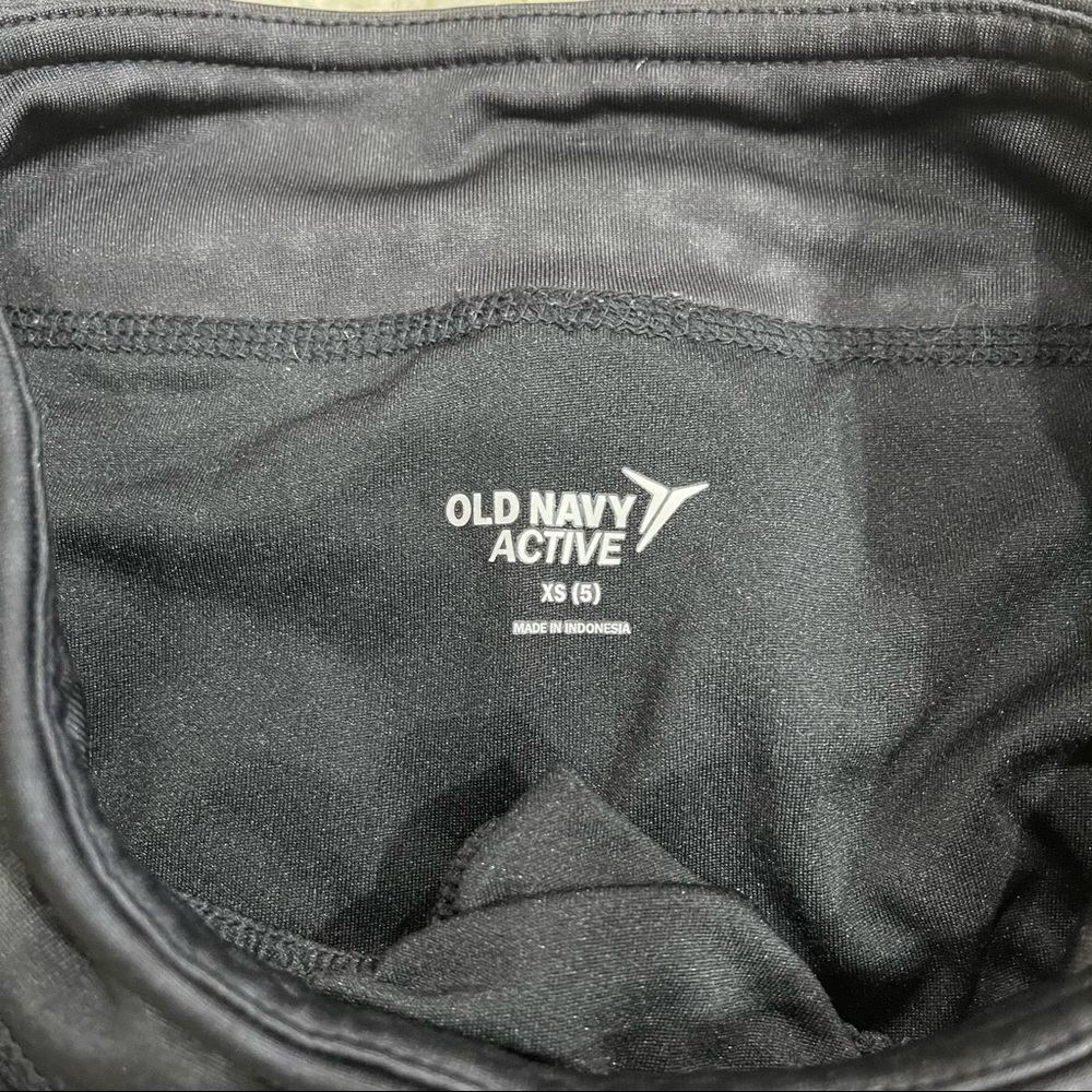 Old Navy Active Wear Dri-Fit Black Shorts
Size 4 / 5 XS 
Pocket on both sides - Picture 3 of 7